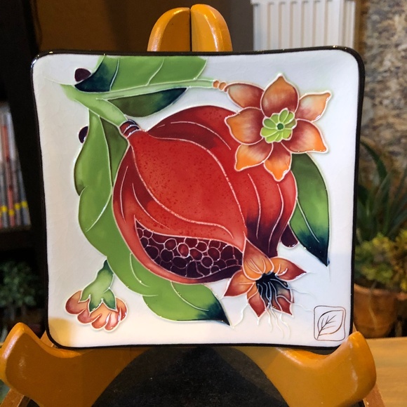 Lot of 2 J. McCall Decorative Plates - Picture 3 of 4